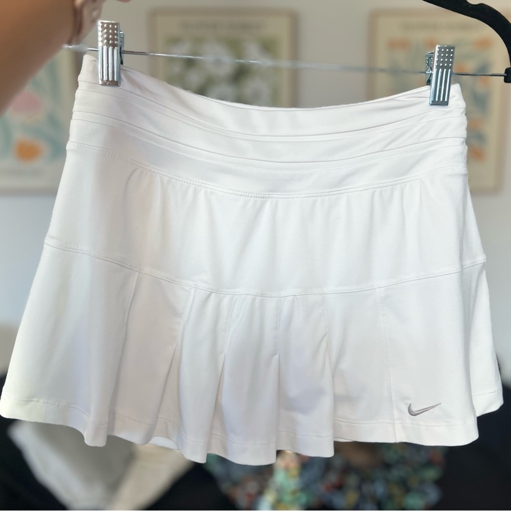 Adorable pleated Nike Tennis Skirt - Picture 2 of 6